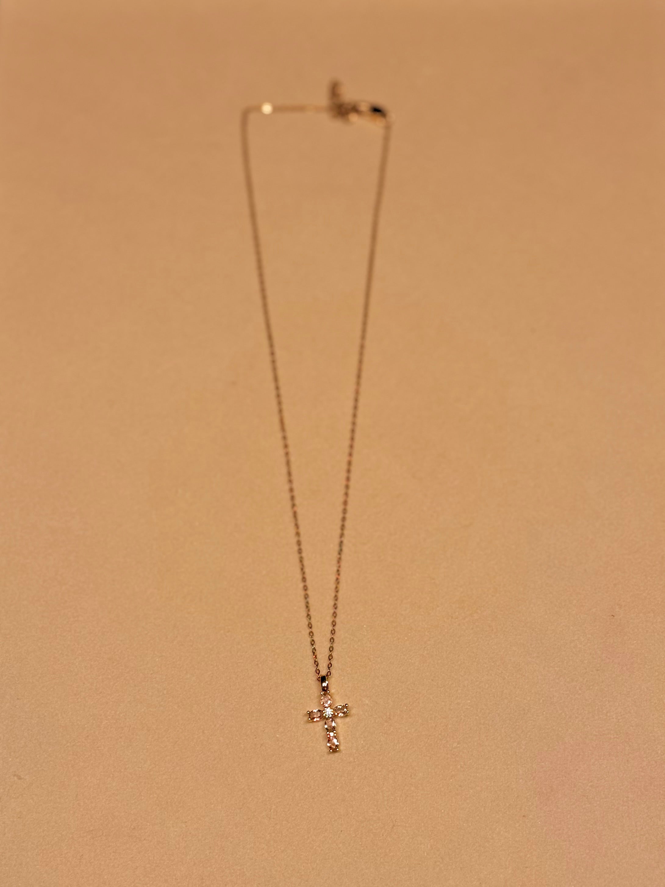 AURELIA — Gouden Ketting met Champagne Kruis (fijn)