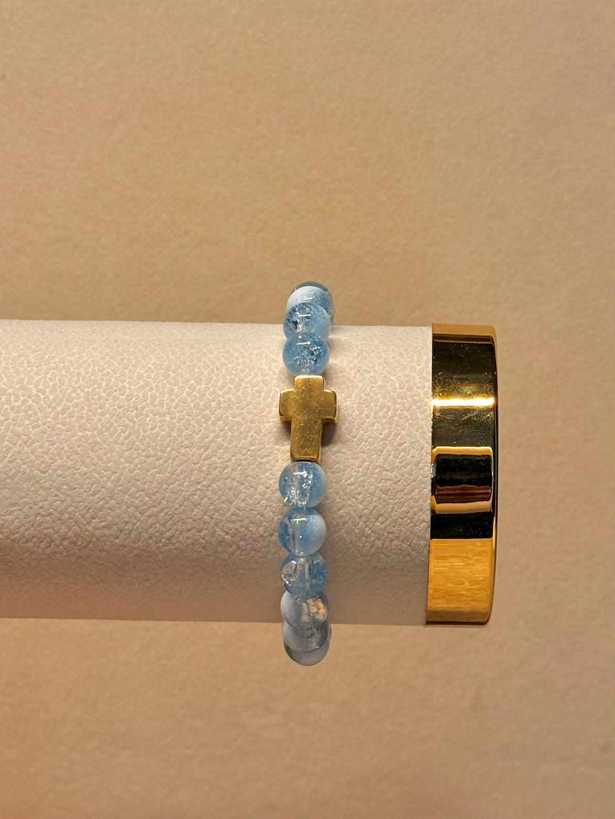 CAELUM — Kralenarmband Hemelsblauw met Kruis