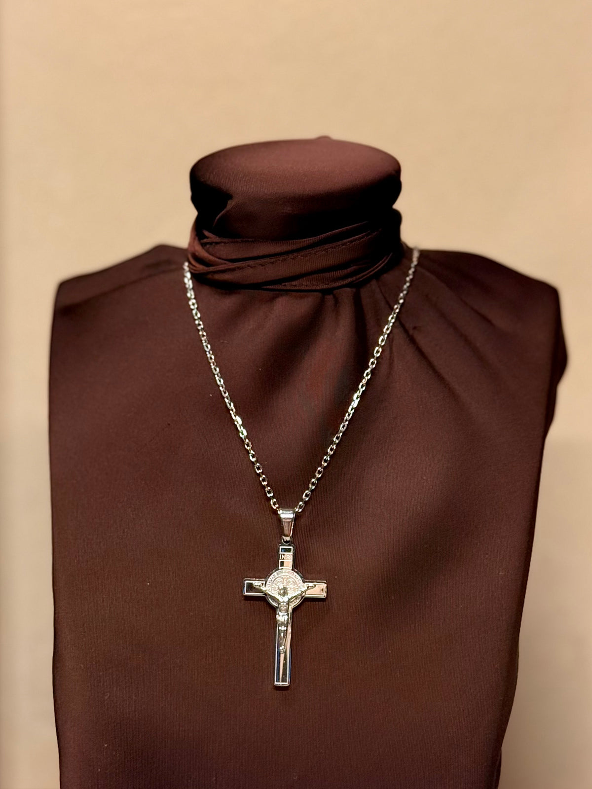 BENEDICTUS — Zilveren Ketting met Sint-Benedictuscrucifix