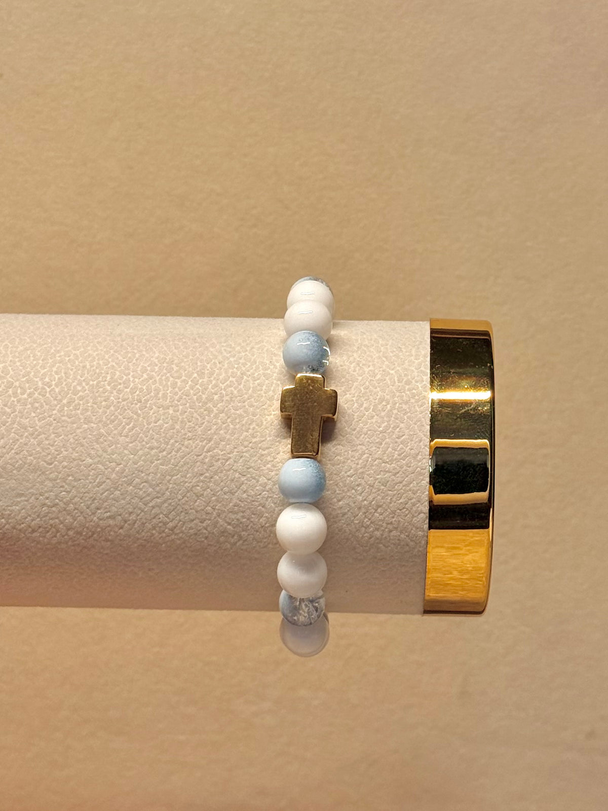 SERENA — Kralenarmband Wit & Blauw met Kruis