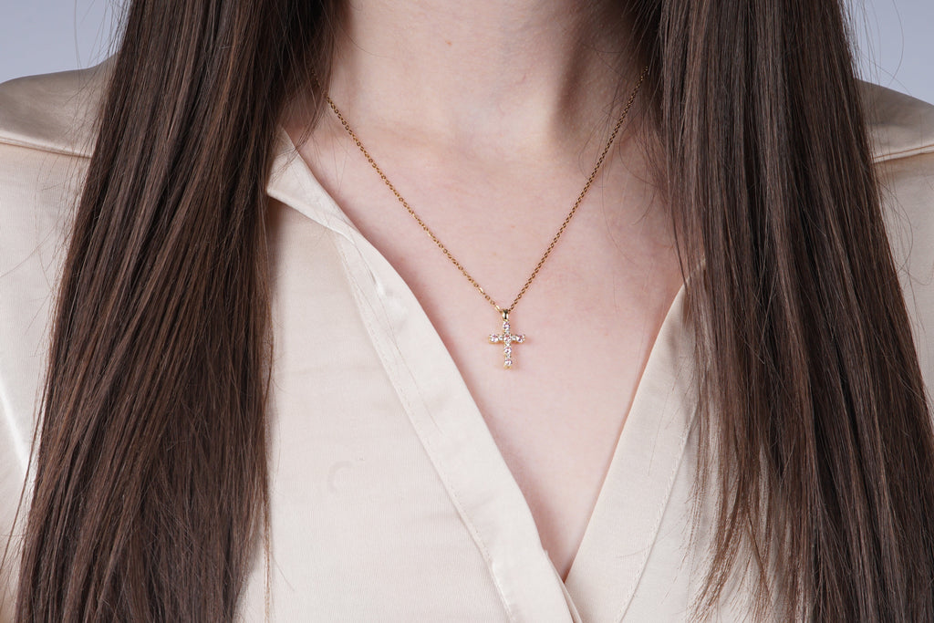 Subtiele gouden ketting met roze kristallen