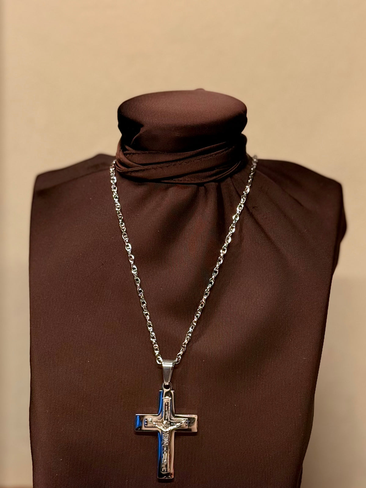 FORTITUDO — Zilveren Ketting met Gegraveerd Crucifix