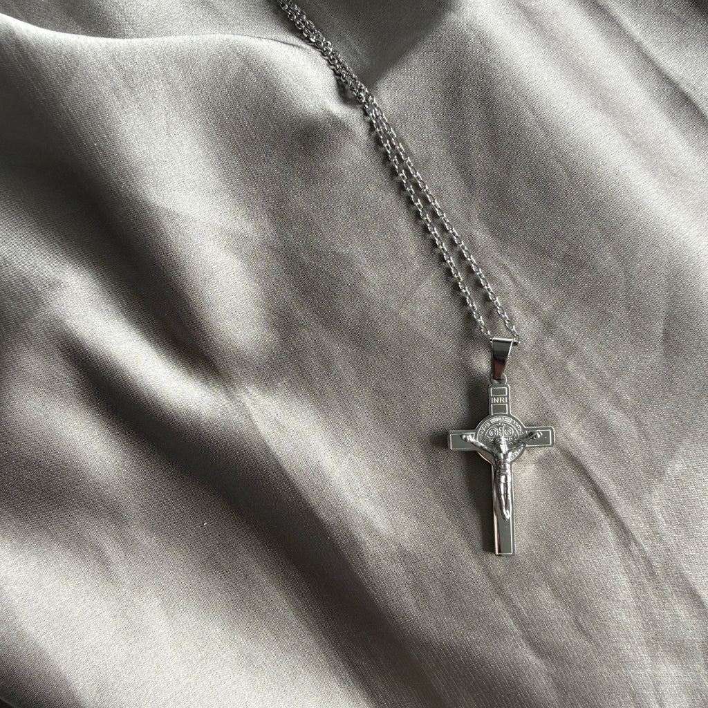 Zilveren Sint-Benedictus-kruisbeeld