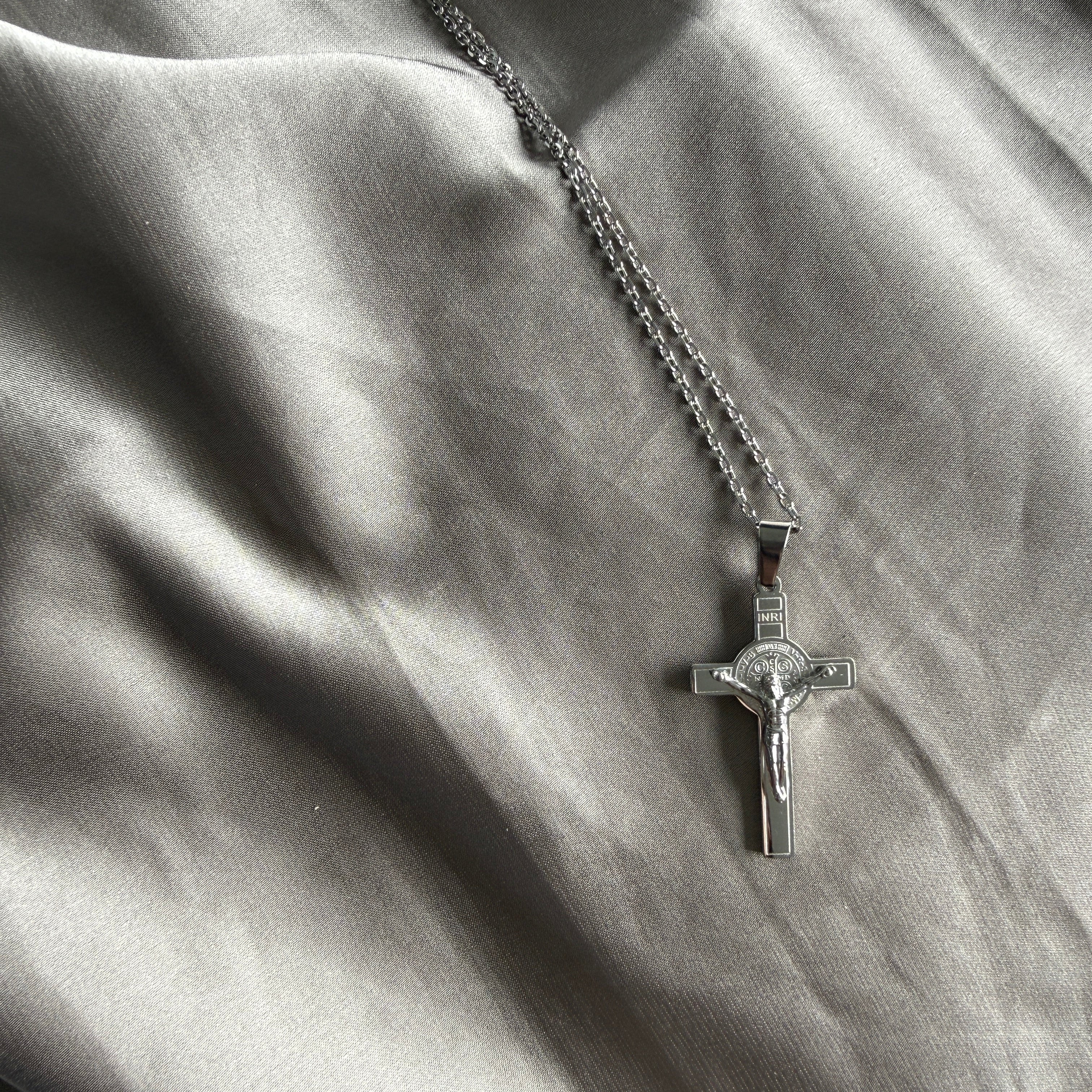 Zilveren Sint-Benedictus crucifix