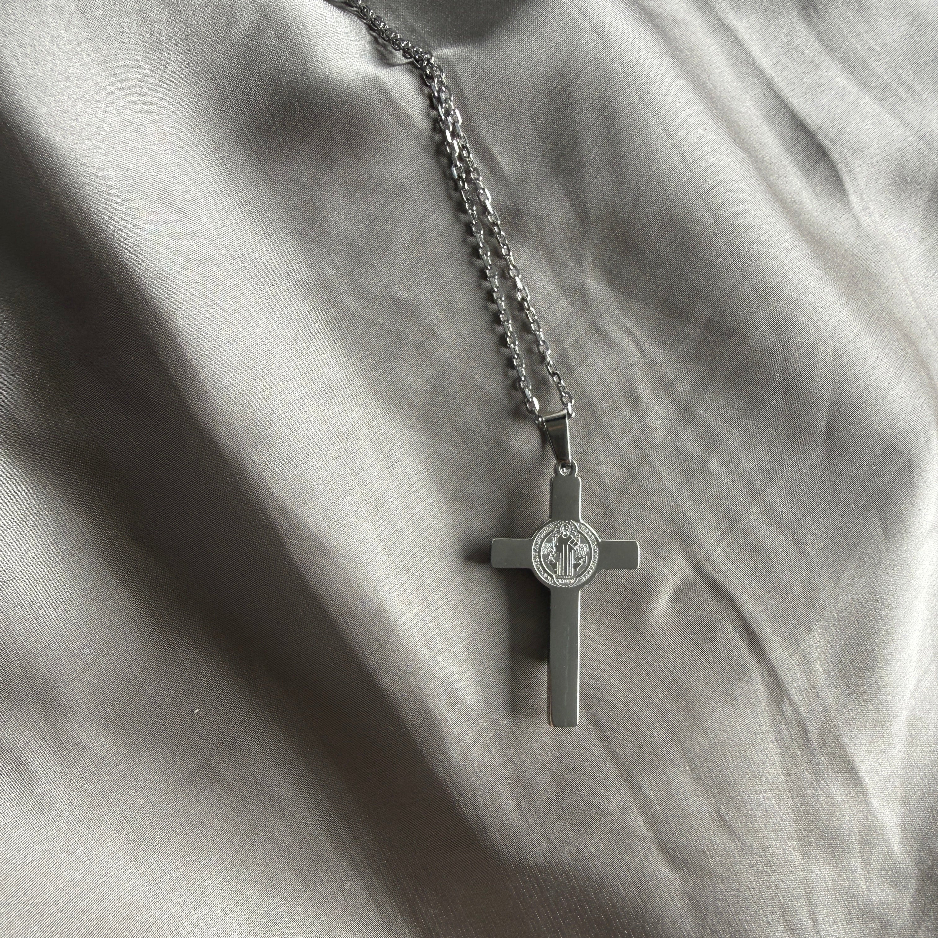 Zilveren Sint-Benedictus crucifix